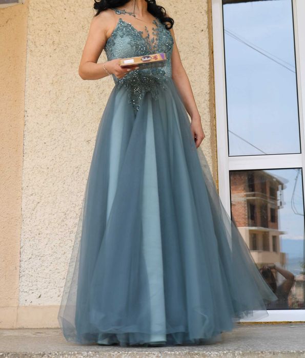 Офицялна бална рокля