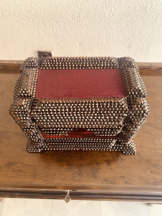 Уникална антикварна Tramp Art кутия / около 1900 г. / ръчна изработка