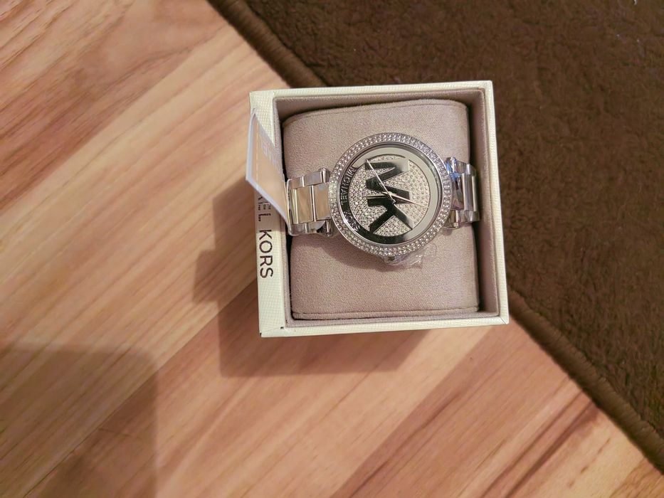 Часовник на MICHAEL KORS