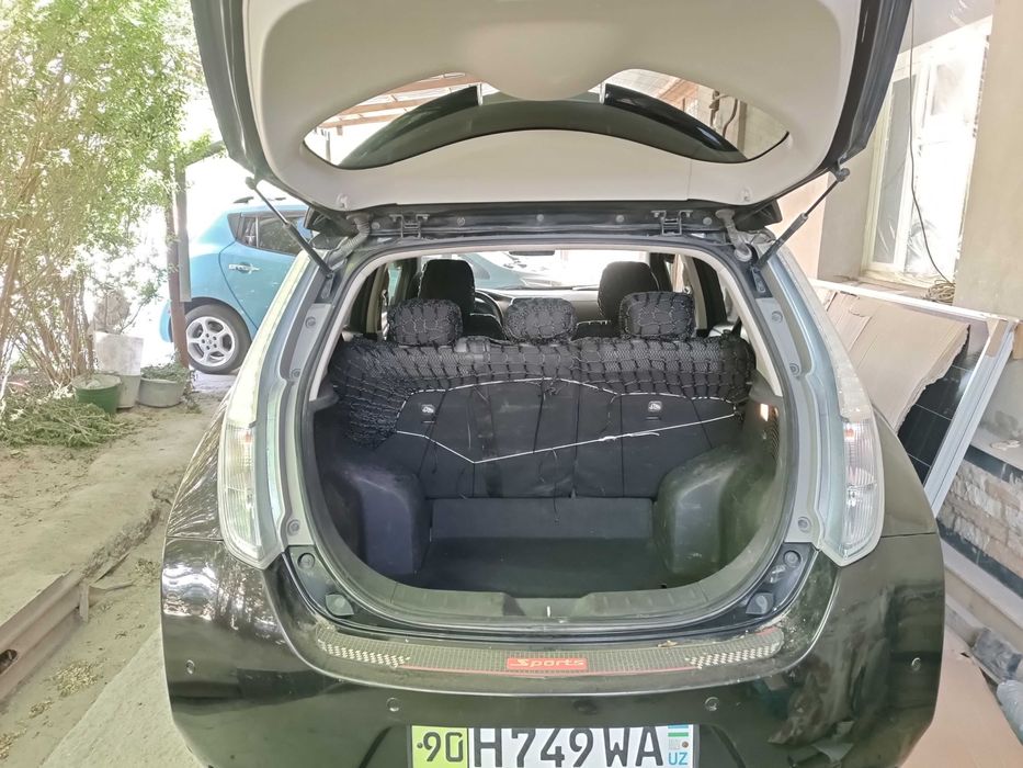 Электромобиль Nissan Leaf 2013