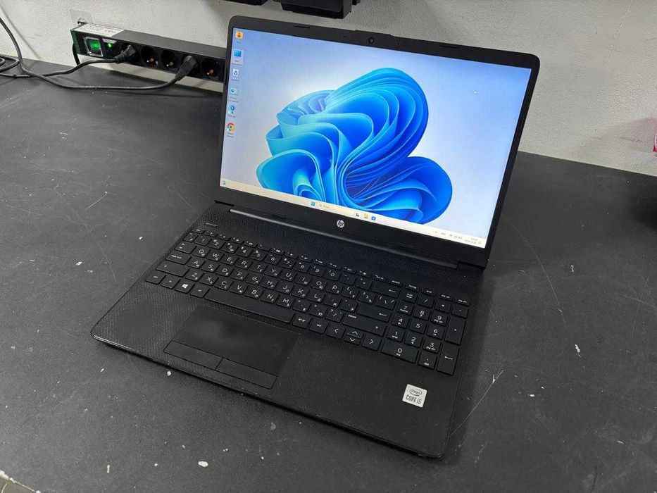 Ноутбук Hp CORE i5 работает очень шустро