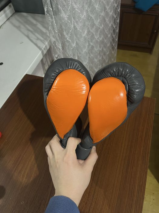 Боксерские перчатки