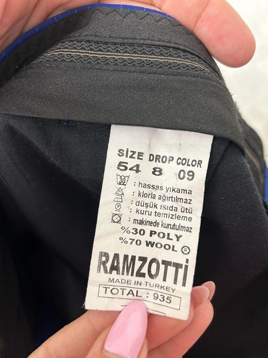Продам костюм Ramzotti