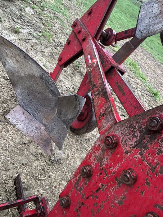 Plug reversibil cu doua brazde