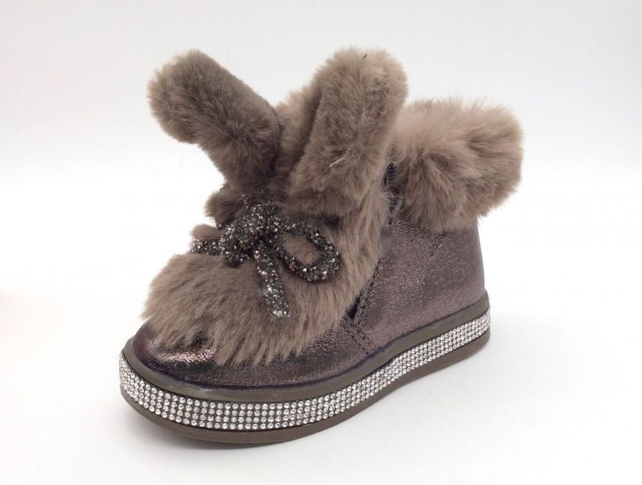 Detskiy noviy sapogi