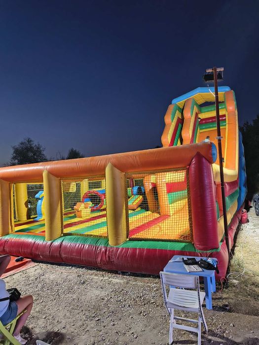 Надуваемо съоръжение- батут пързалка