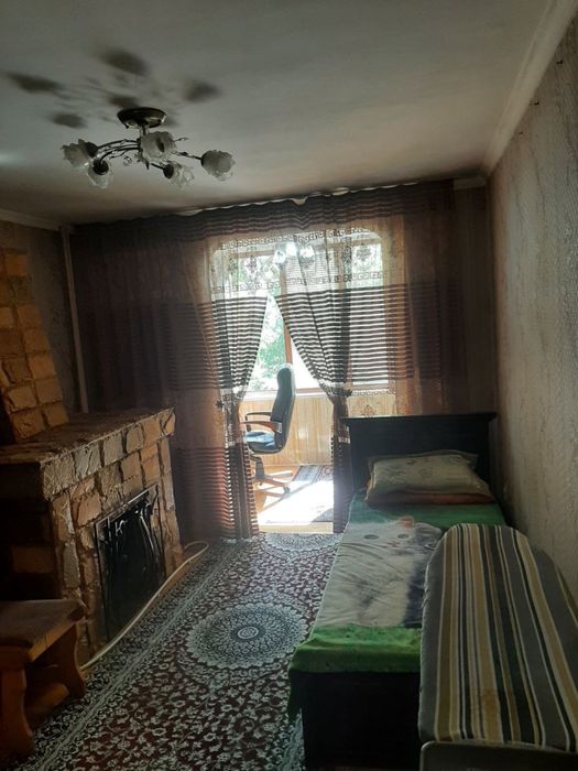 3 зонали уй сотилади.5 этажли дом 2 этаж.Ориентир Севинч ресторан.