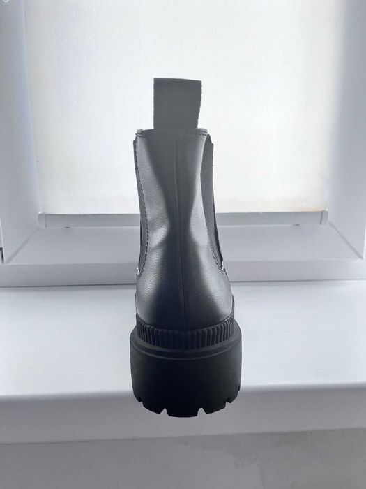 Модные кожаные сапоги