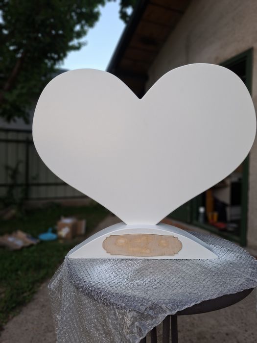 Inima decorativa din lemn