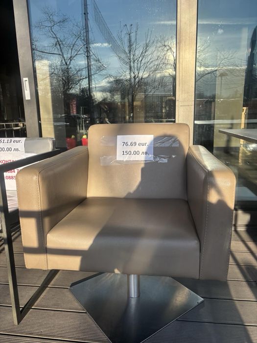 Продават се столове и маси за ресторант заведение