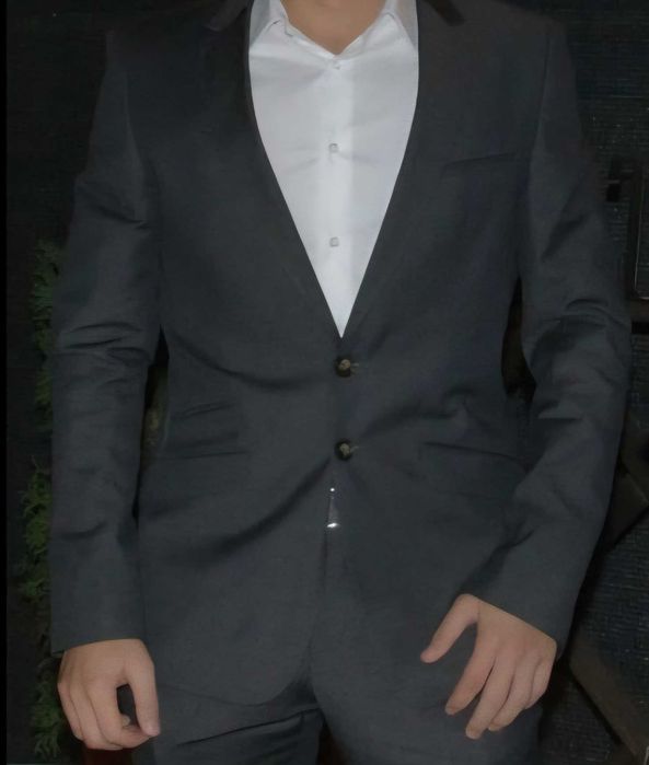 Costum gri Zara Man marimea M stare impecabila