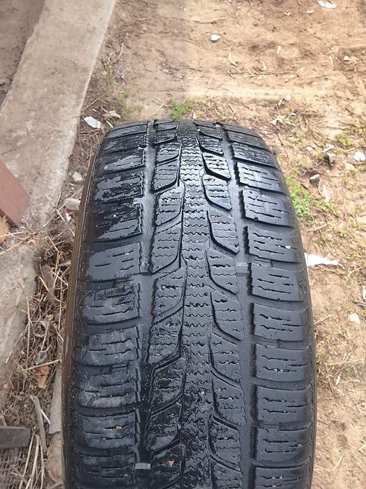 Продам  резину  всесезонную .