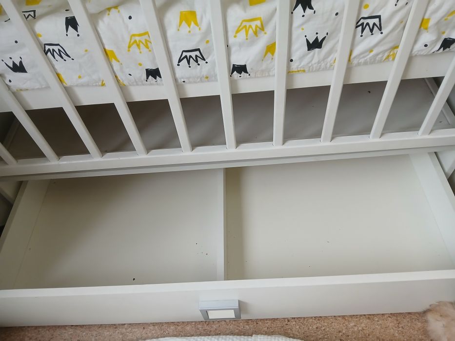 Манеж с подушками