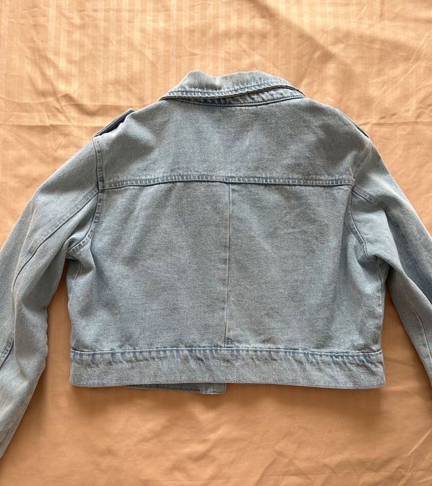 Vând jacheta , pantaloni, geantă