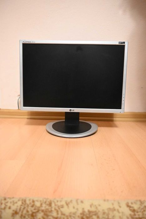 Монитор LG 19 Flatron Wide