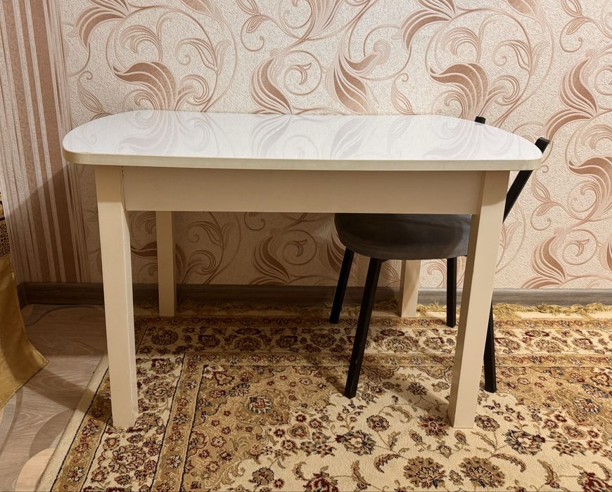 Продаю кухонный стол