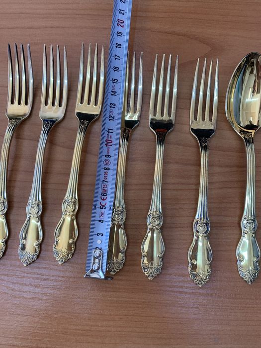 Позлатени прибори за хранене