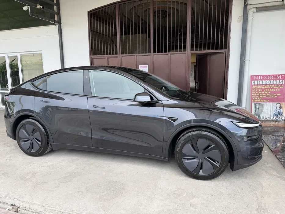 Tesla model Y juniper (RWD) 2025/06 Год 8500 К/М пробег