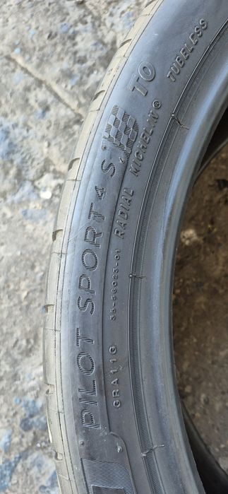 4 anvelope vara Michelin 235/35/20.Pretul este pe bucata.