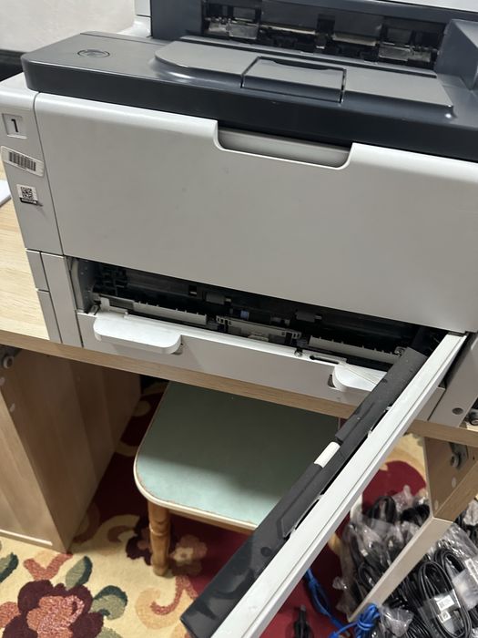 HP Laserjet 700M712.   2шт