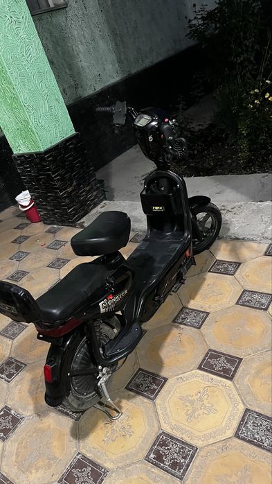 Электро скутер в идеальном состаянии