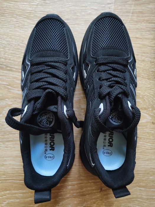 Кроссовки сатамын