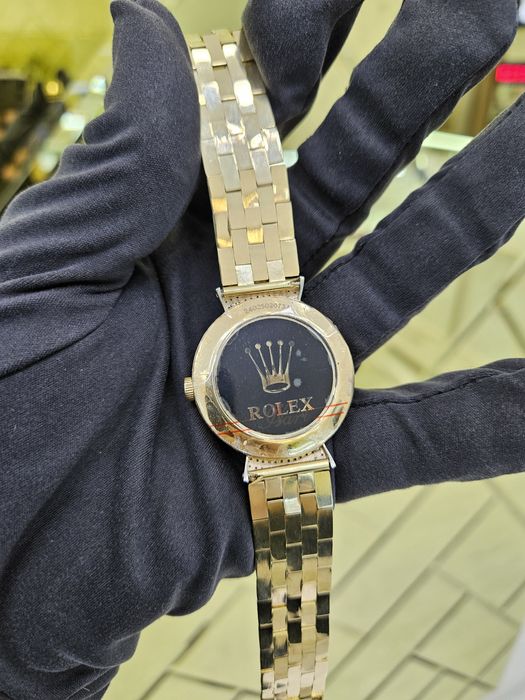 Женские золотые ролексы с бриллиантами
Очень нежная и классическая мод