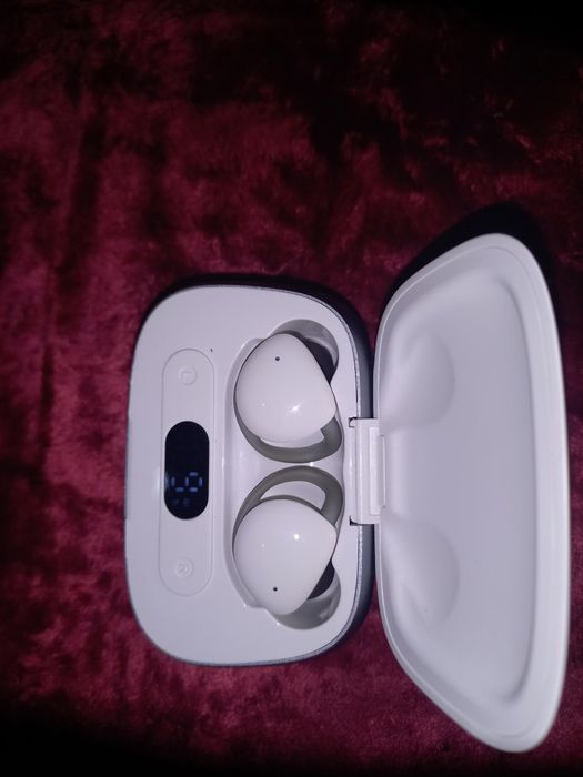 Продаю без проводные наушники.