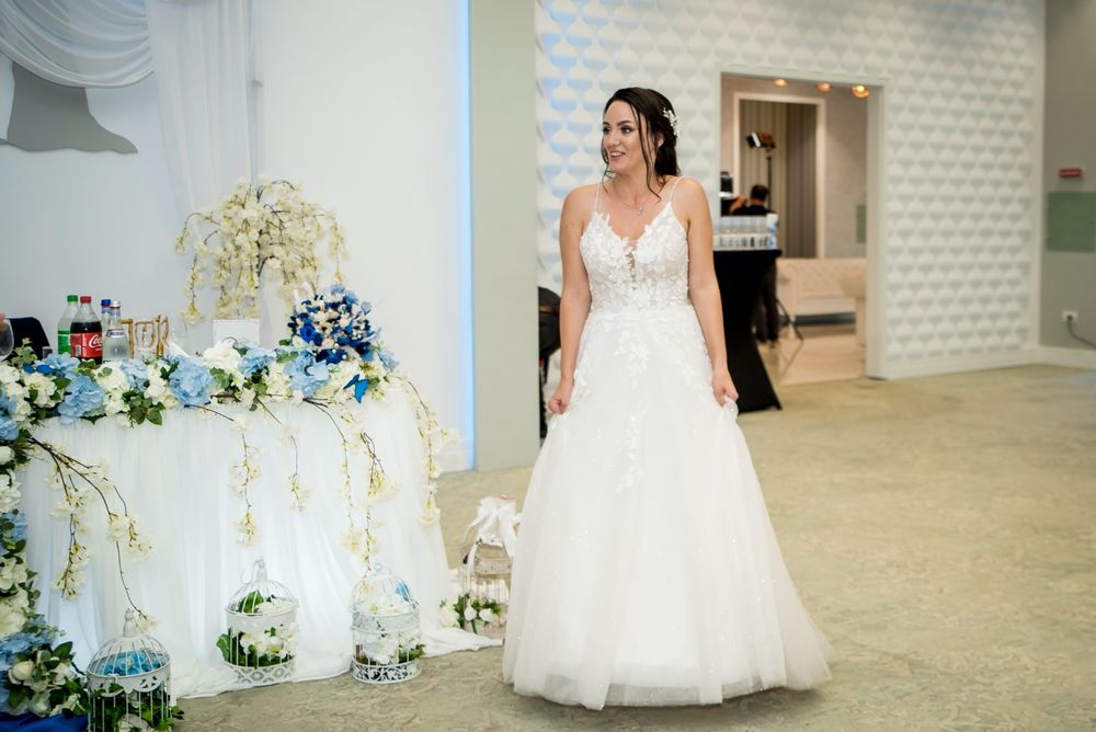 Vand rochie de mireasă.