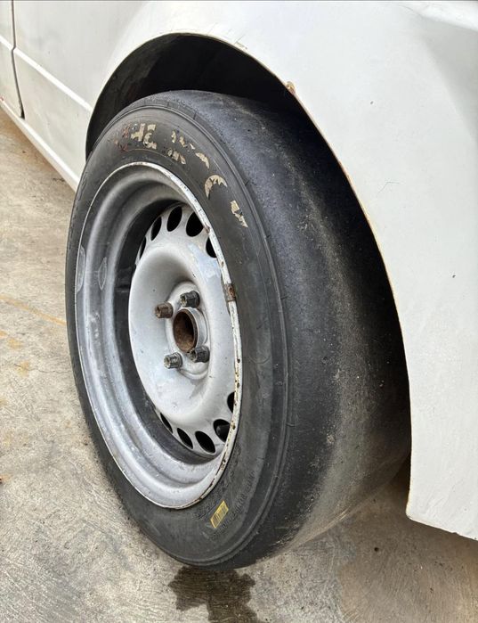 Гуми с джанти сликове