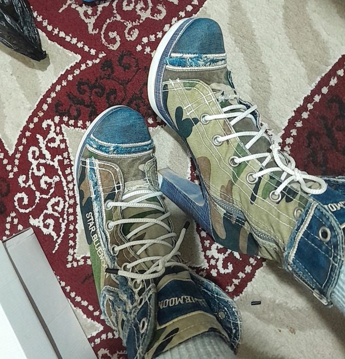 Baland poshnalik oyoq kiyim uskiy kiyinishni yoqtiradigan qizlar maxsu