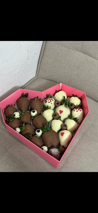 Клубника в шоколоде Астана