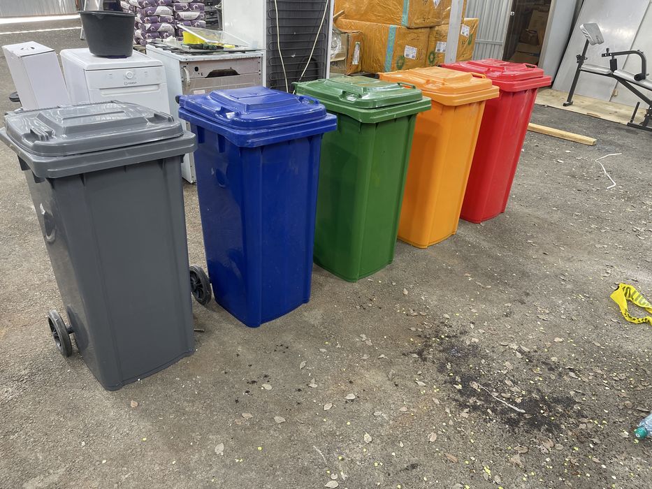 Мусорные контейнеры