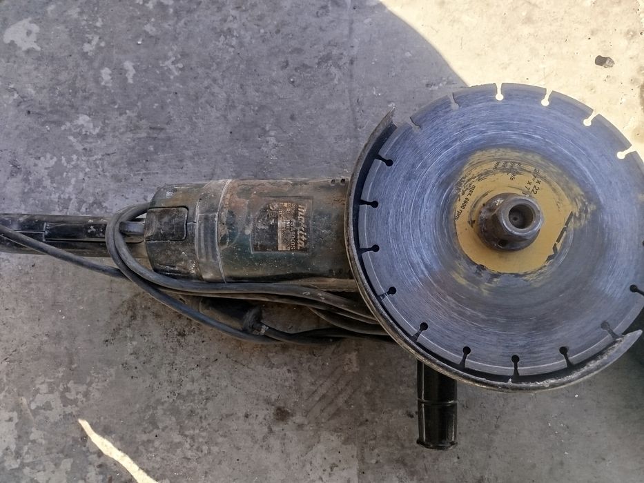 Продам  бу УШМ 230 Макита