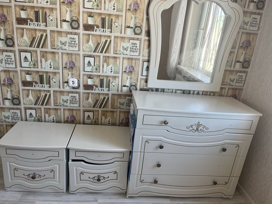 Продается комод с зеркалой