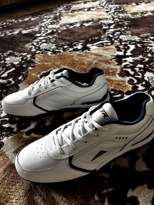 Adidasi Veer albi