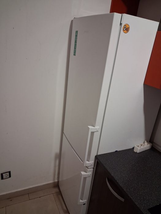 Хладилник с камера