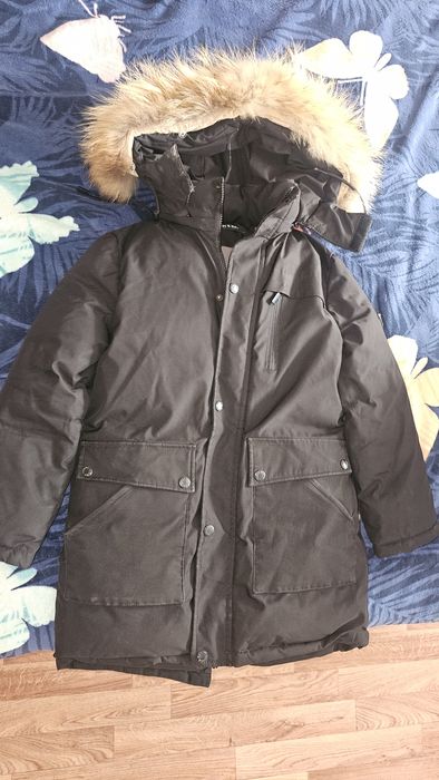 Продам две куртки на девочку