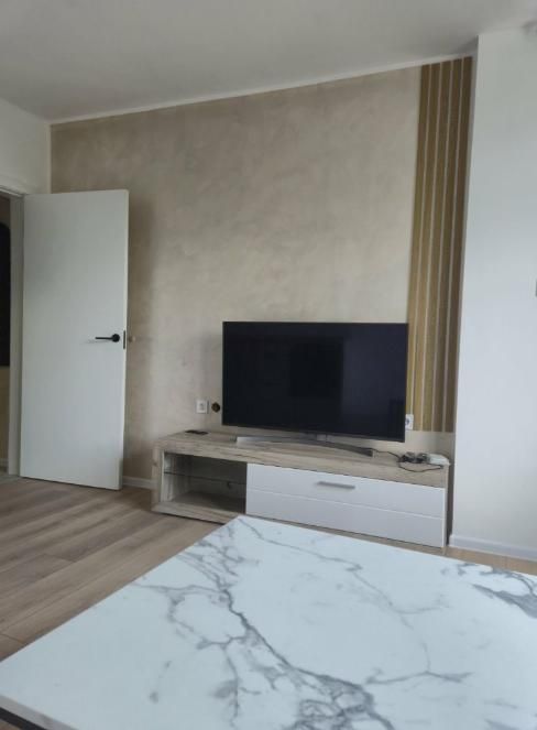 Дава се под наем Двустаен апартамент в Пловдив, Тракия - 60 кв.м за 434 € - Снимка #2