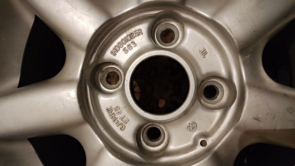 Продам литой диск R14 с резиной