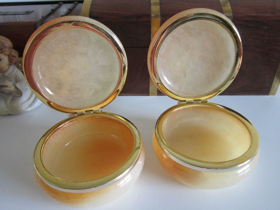 cadou rar  Caseta cutie alabastru natural pictat colectie Italia 1970