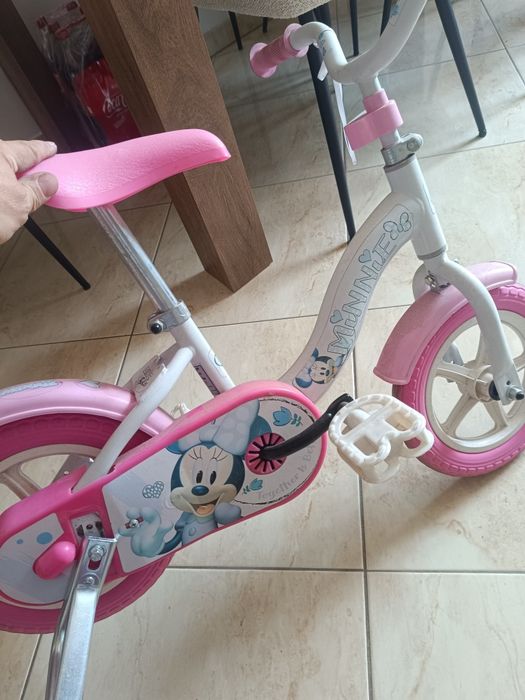 Bicicleta fetițe 3-5 ani mărimea 10 cu roti ajutatoare