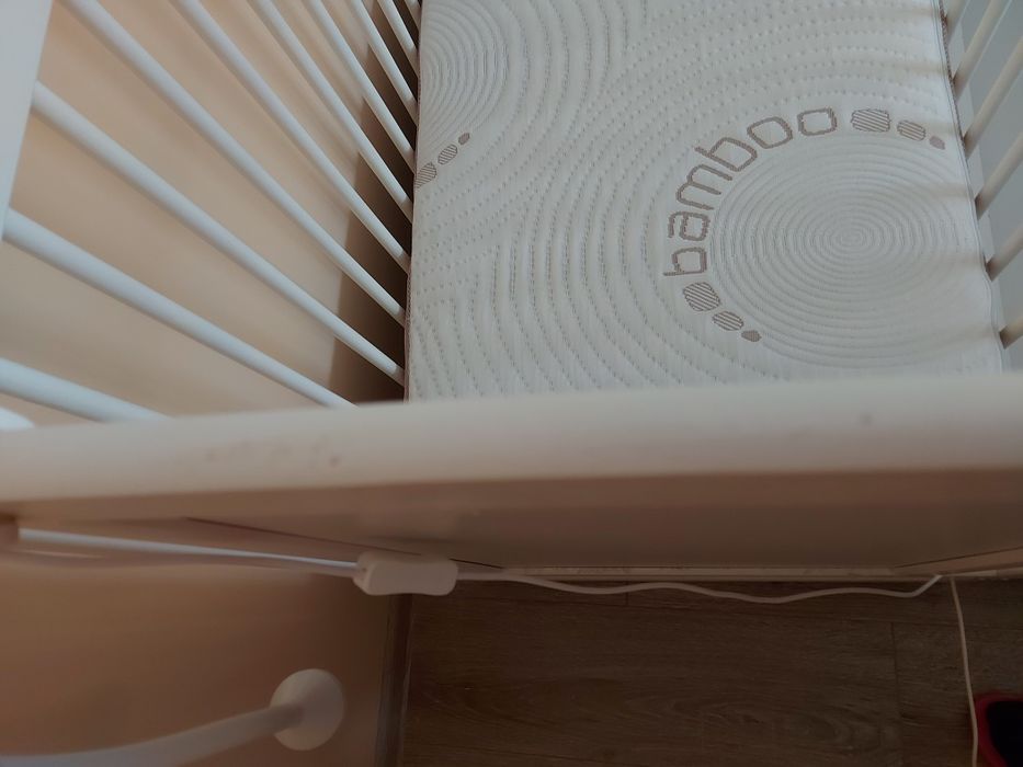 Бебешко легло от бор Baby needs с чекмедже