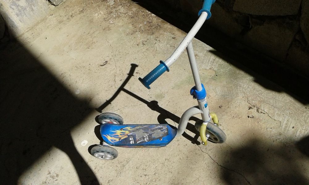 Тротинетка цветна