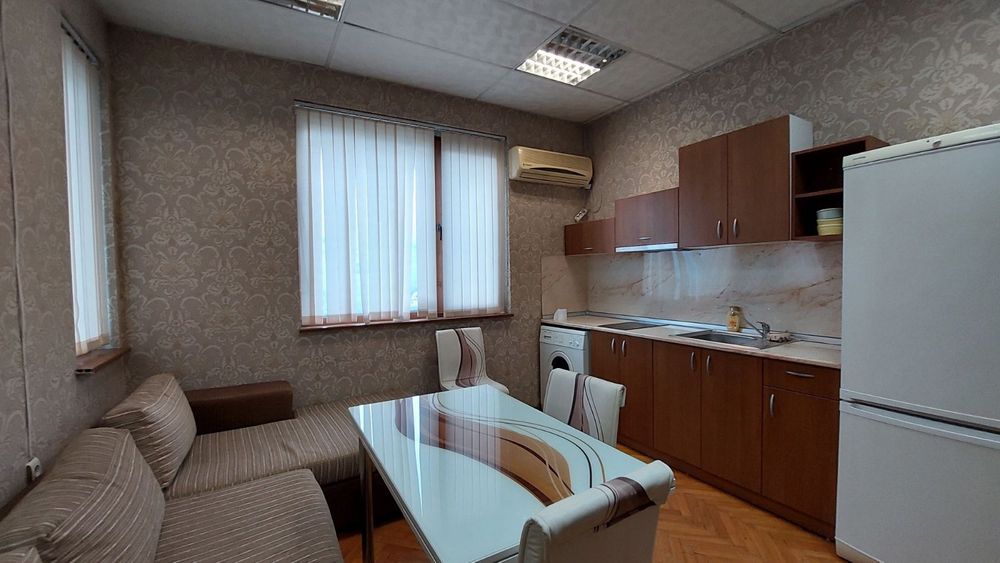 Пет стаен апартамент в центъра на града!