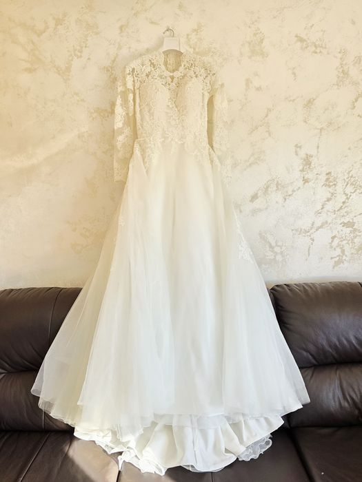Rochie de mireasa cu voal  made în Abu Dhabi