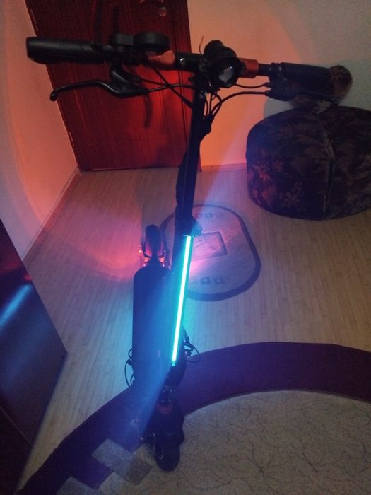 Vând  trotineta  electrica.