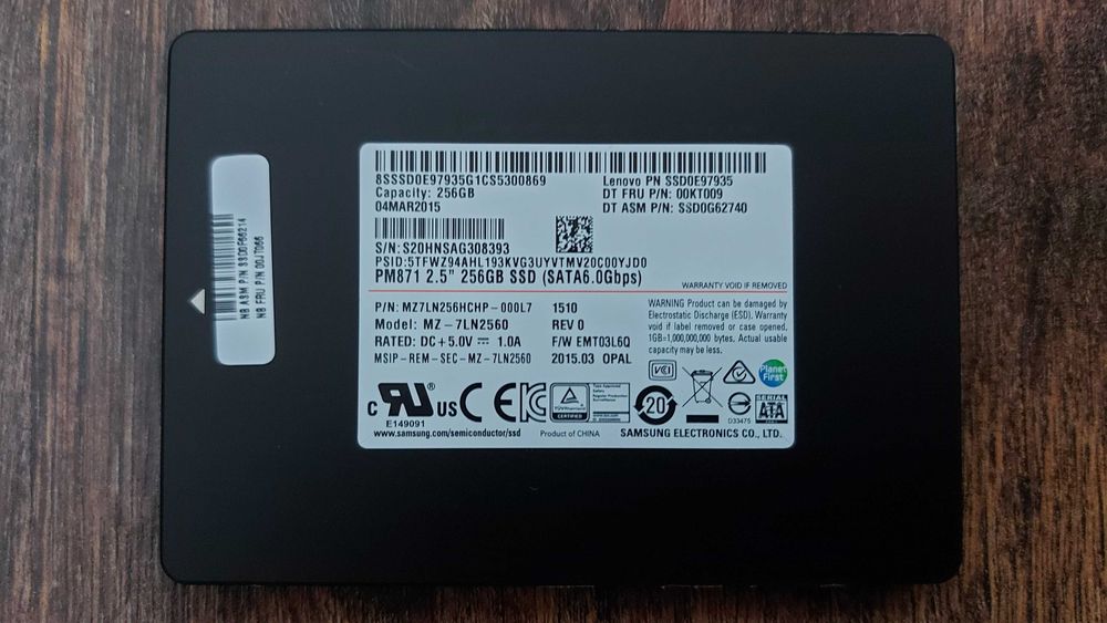 Продавам INTEL SSD PRO 5400s Series 180 GB и Samsung SSD 192 и 256 GB