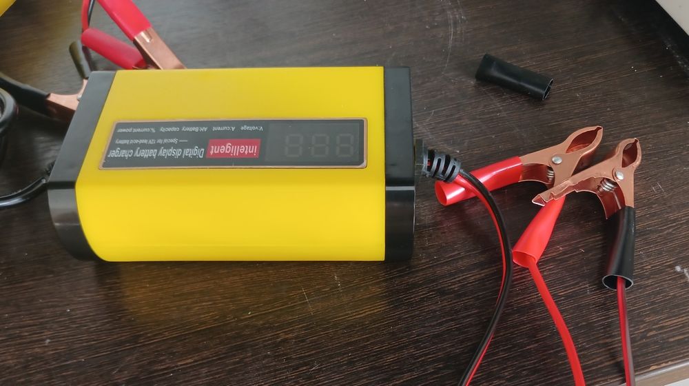 Продам новый зарядка батарея 12в