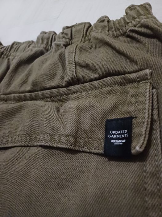 Широки карго панталони Pull&Bear